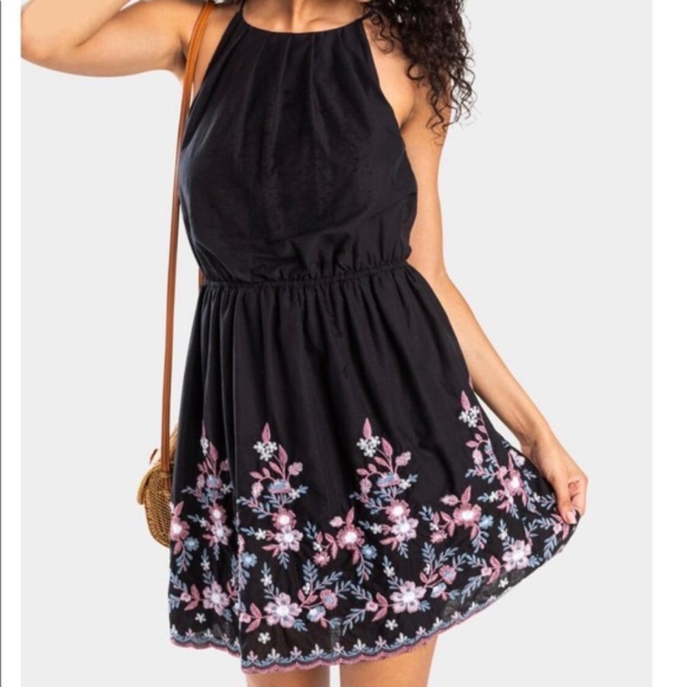 XS Francesca’s Mi Ami Wayne Embroidered Dress NWOT
